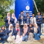 Segenap Mahasiswa Prodi PMI Bahu-Membahu Distribusi Air Bersih di Desa Tambahmulyo dan Tondokerto